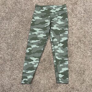 Women’s Aerie green camouflage leggings